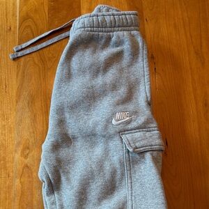 Nike Club Fleece Cargo Joggers